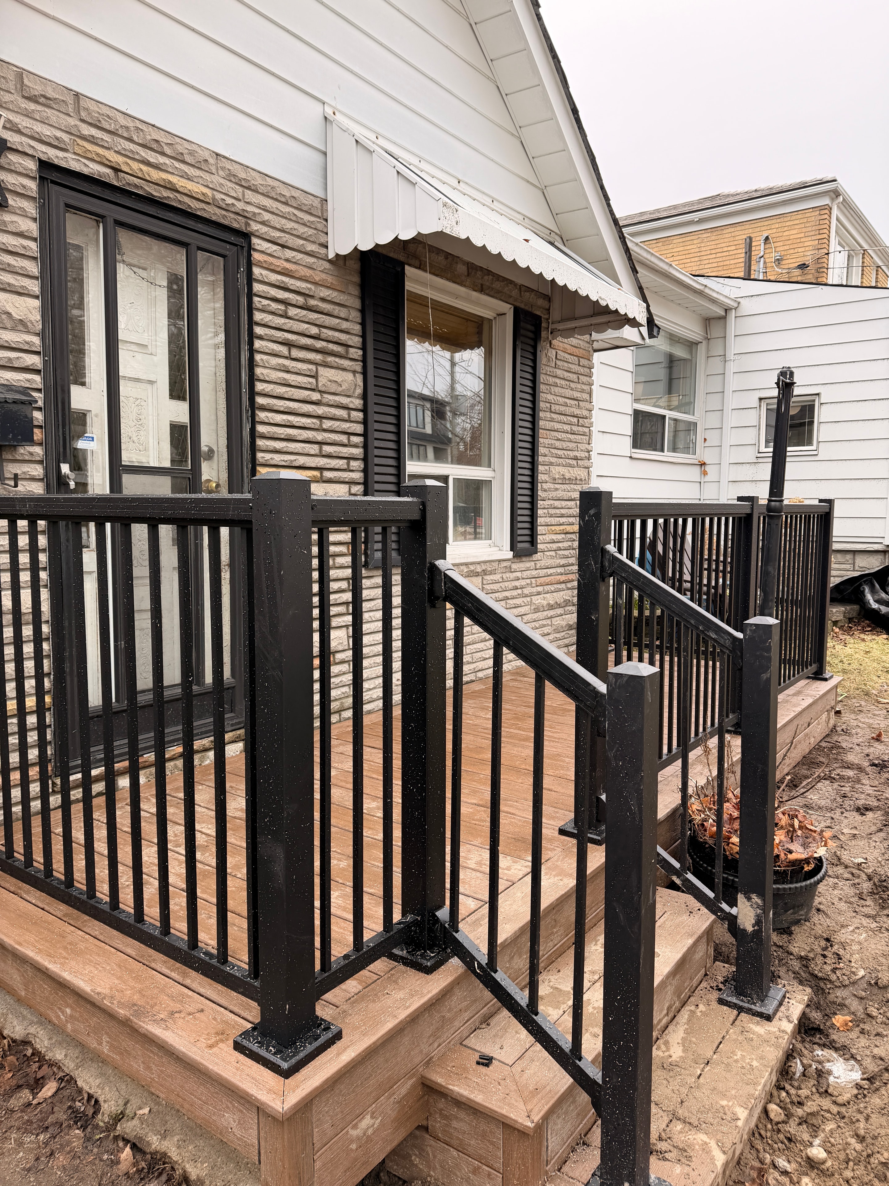 Composite Landing & Aluminum Railings